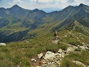 61 In lunga panoramica discesa da Cima (2348 m) a Passo di Lemma (2137 m)